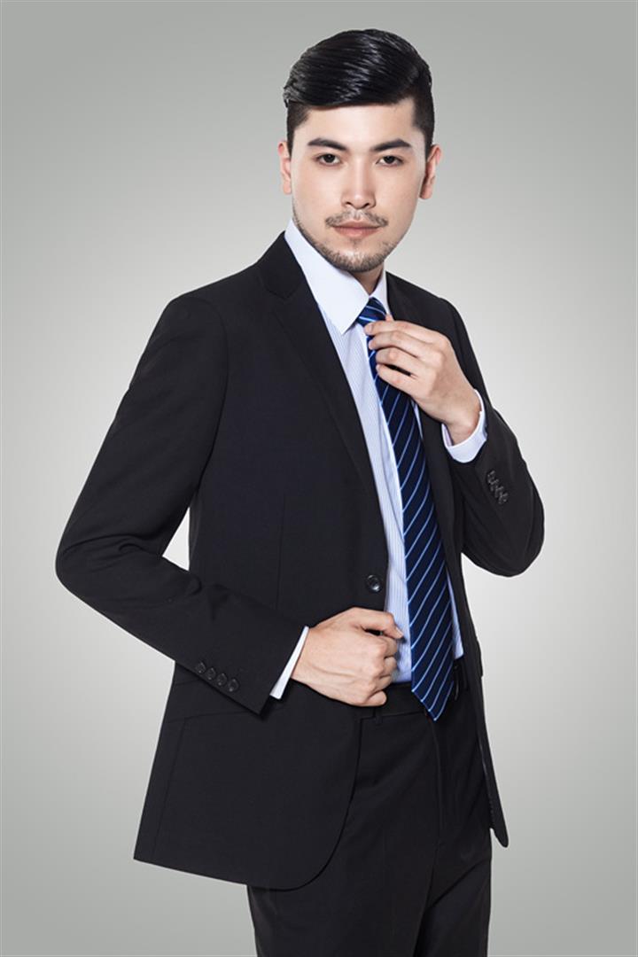韩发英 视觉与舞美负责人